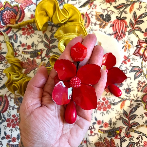 New! Oversized Summer Floral Statement Earrings 🌺🌼🌸 - Picture 12 of 16